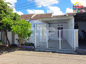 Dijual Rumah Minimalis di Bunga Residance Banyuwangi  Dijual Rumah Minimalis di Bunga Residance Banyuwangi  Dijual Rumah Minimalis di Bunga Residance Banyuwangi 
Perumahan Exclusive Pusat Kota dengan Lingkungan Aman dan Nyaman
Keamanan 24 Jam dengan Fasilitas NRP BANYUWANGI