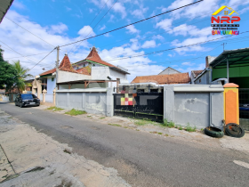 Dijual Rumah Sangat Strategis di Depan Kantor DPRD Banyuwangi  Dijual Rumah Sangat Strategis di Depan Kantor DPRD Banyuwangi  Dijual Rumah Sangat Strategis di Depan Kantor DPRD Banyuwangi 
Terletak di lingkungan yang nyaman dan mudah di akses.
Dekat Fasilitas Pendidikan dan NRP BANYUWANGI